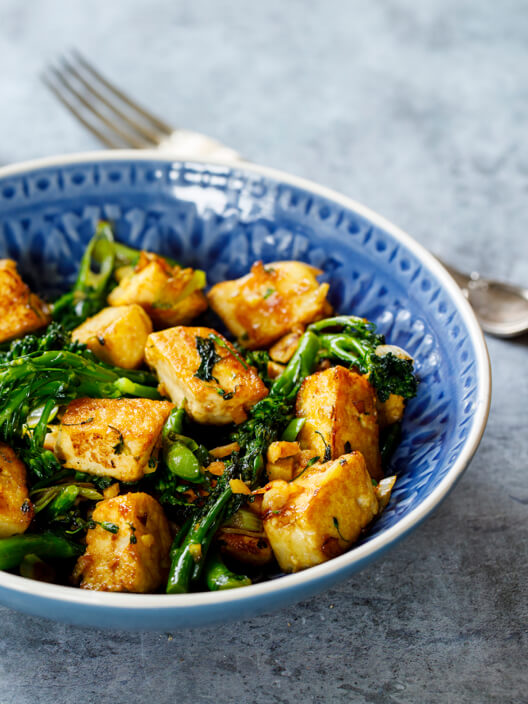 Kitajska brokoli skleda s tofujem